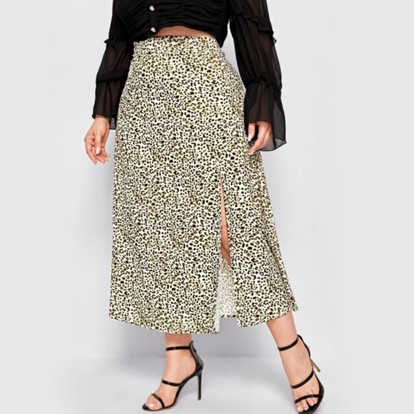 Plus Sized Leopard Print Silky Maxi Skirt w/ Split Side & Zipper Closure | 4XL - Picture 2 of 6